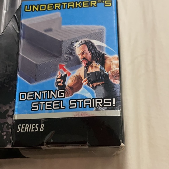 WWE Deluxe Aggression series 8 Undertaker - Picture 4 of 9